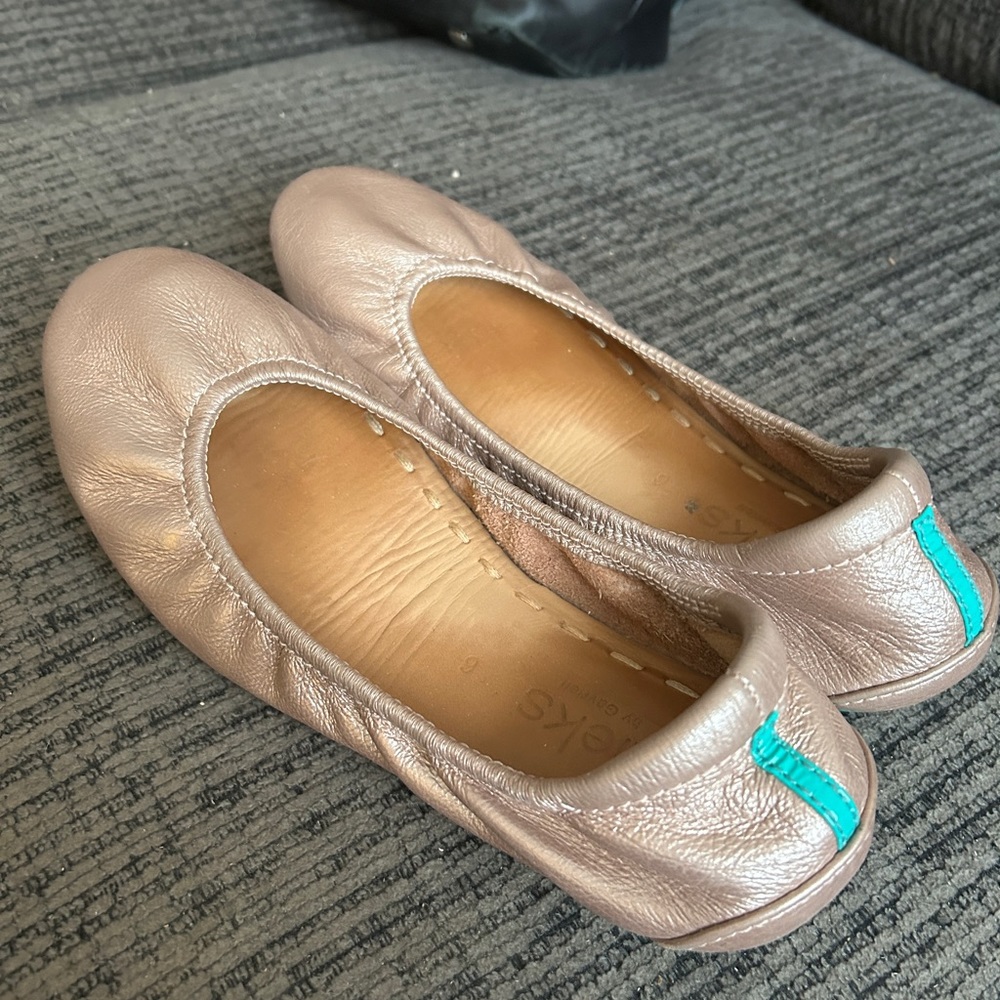 Tieks Rose Gold Size 6 EUC